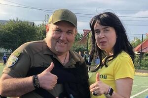 "Изюминкой" матча за первенство в Золотой лиге стало личное присутствие на трибунах автора легендарного военного мема, президента ФК "Ингулец" Александра Поворознюка