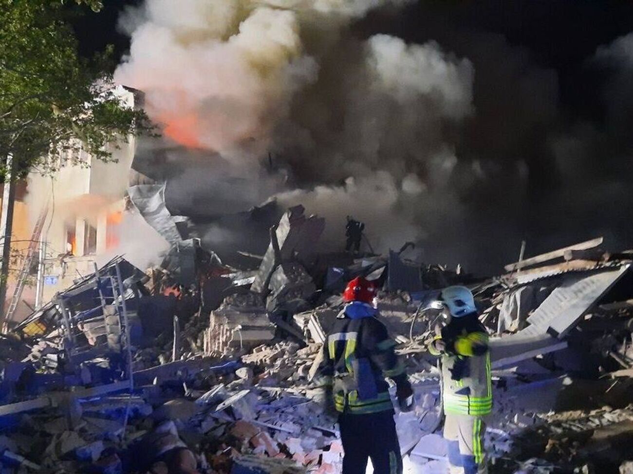 Удар припав по гуртожитку, там почалася пожежа