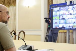 Шмигаль обговорив підготовку навчальних закладів в Україні з очільниками ОВА