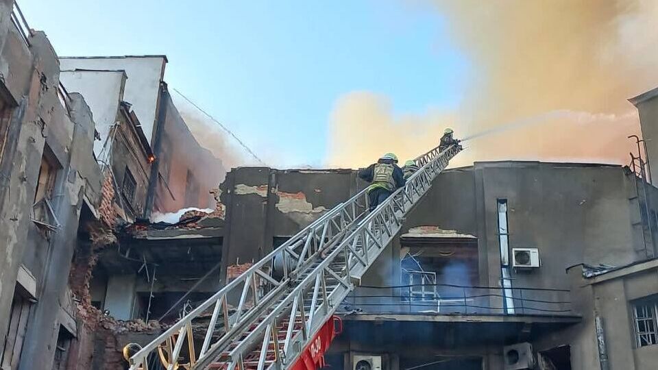 В Харькове пожар после утренних обстрелов ракетами С-300