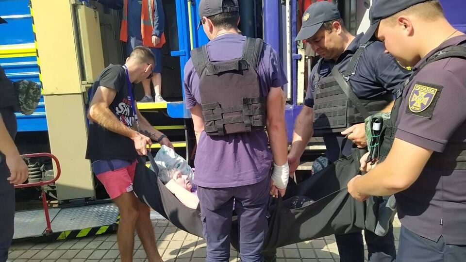 Загалом із 24 лютого з населених пунктів Донецької та Луганської областей рятувальники евакуювали 9795 осіб