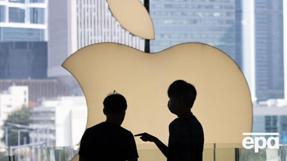 Apple обновляет свой флагманский продукт в непростое для отрасли время, отмечает агентство Bloomberg