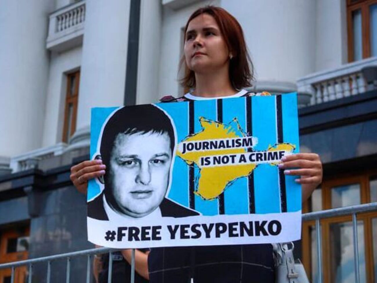 "Суд" сократил срок Есипенко на год