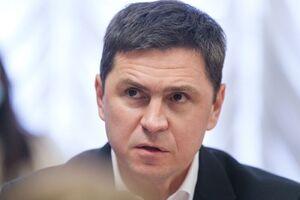 Подоляк заявил, что российские военные понимают свои "временные перспективы" в Херсонской области и хотят "успеть украсть"