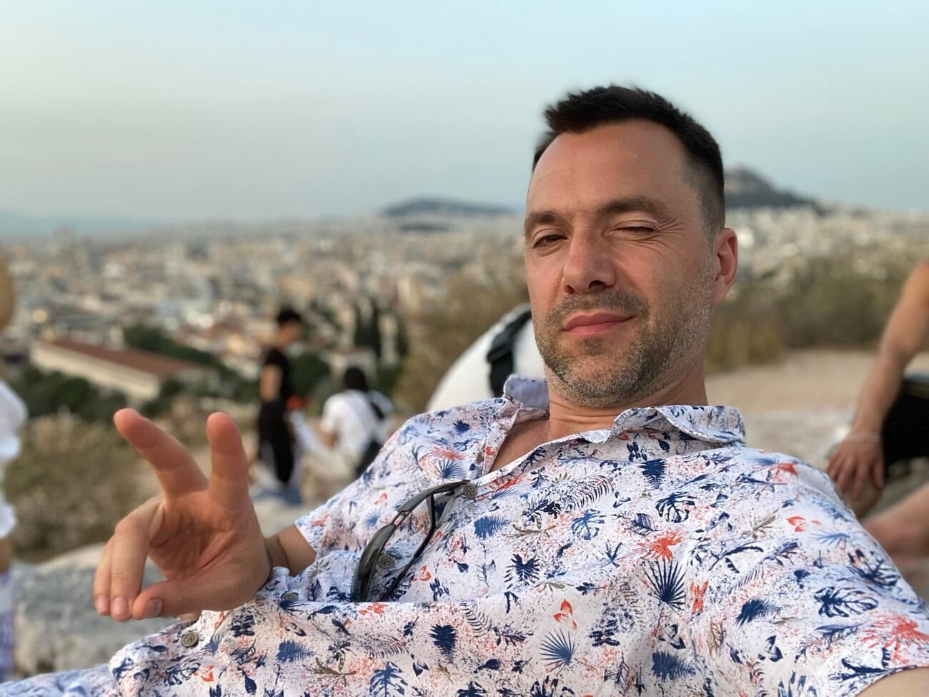 Арестович родился в 1975 году