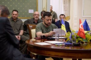 Мировое сообщество имеет силу, чтобы обеспечить допуск миссии МАГАТЭ на ЗАЭС и вывод российских войск оттуда, сказал Зеленский