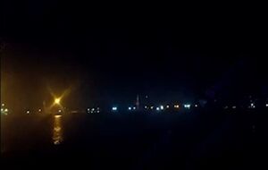 В сети опубликованы множественные видео, где видны световые вспышки в небе над Керчью