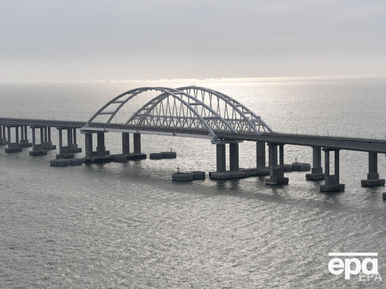 Кримський міст може "якось скластися від утоми", наголосив Подоляк