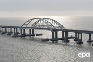 Крымский мост может "как-то сложиться от усталости", отметил Подоляк