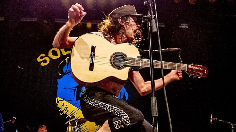 Гудзь народився 1972 року в Україні