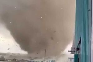 На полуостров обрушился смерч высотой с многоэтажку
