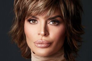 Ліза Рінна стала популярною після ролі Тейлор Макбрайд у серіалі "Район Мелроуз"