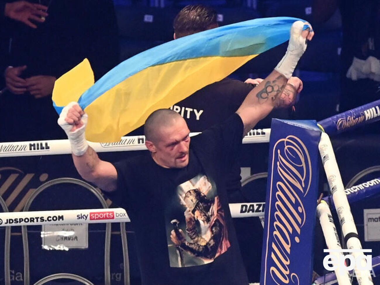 Первый бой выиграл Усик