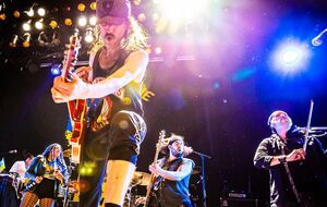 Фронтмен Gogol Bordello Гудзь 18 августа сообщил, что приехал в Украину