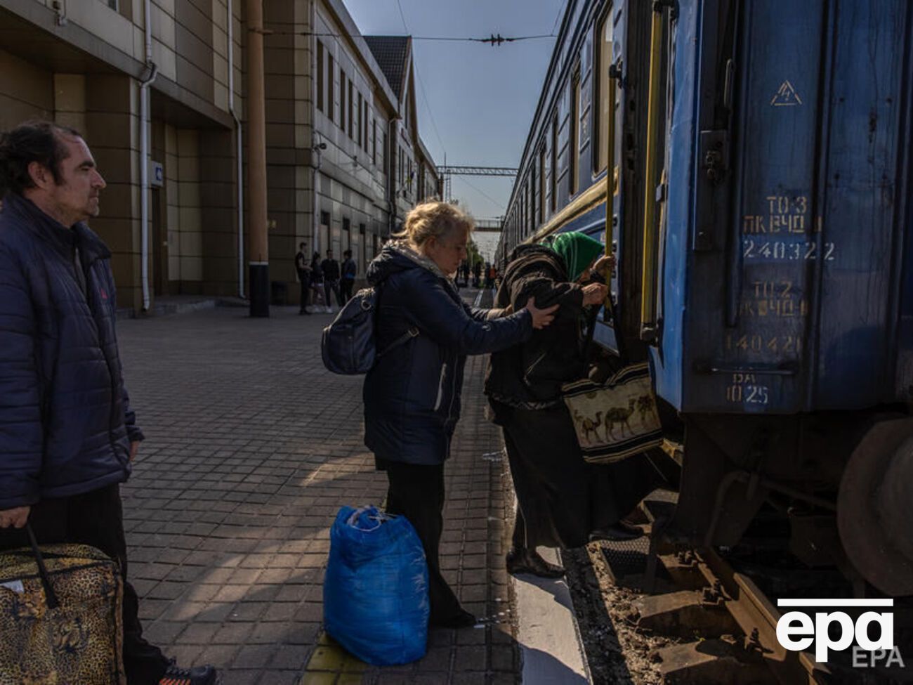 Правительство призывает людей эвакуироваться из Донецкой области, пока это возможно