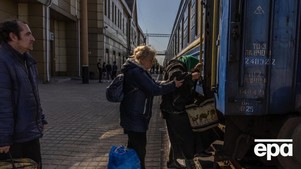 Правительство призывает людей эвакуироваться из Донецкой области, пока это возможно