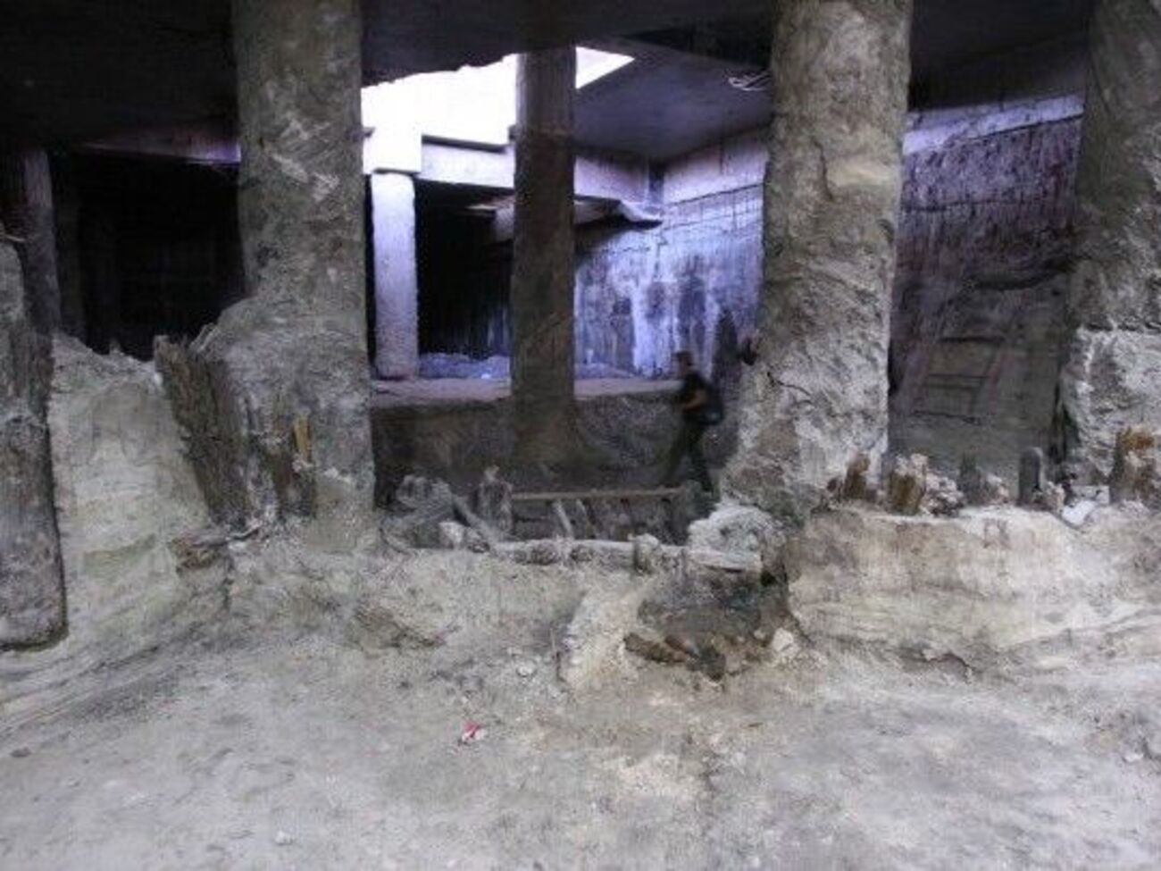 В 2015 году археологи обнаружили на Почтовой площади строения времен Киевской Руси