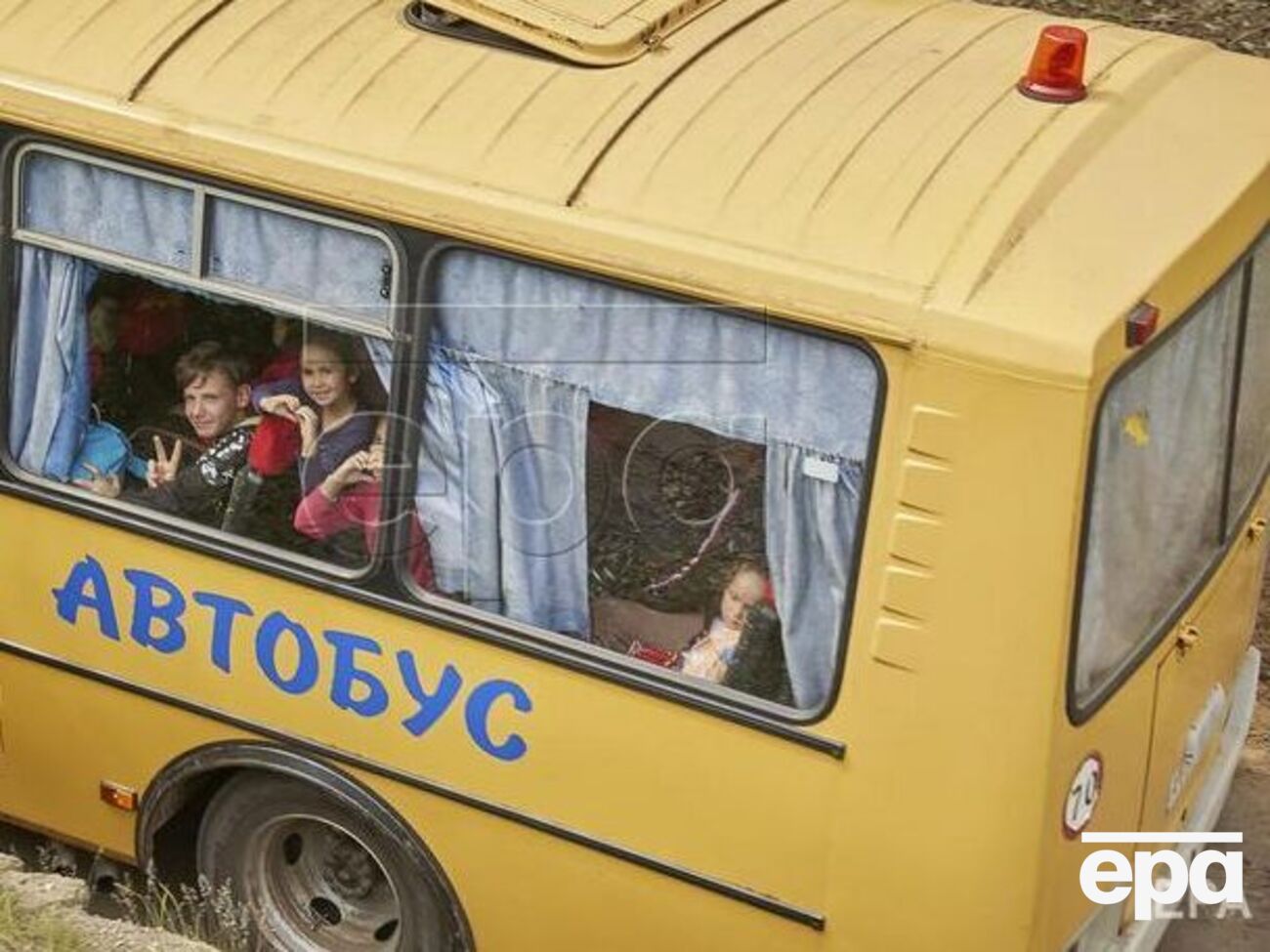 Оккупанты расстреляли из противотанкового ракетного комплекса гражданский автобус в Херсонской области