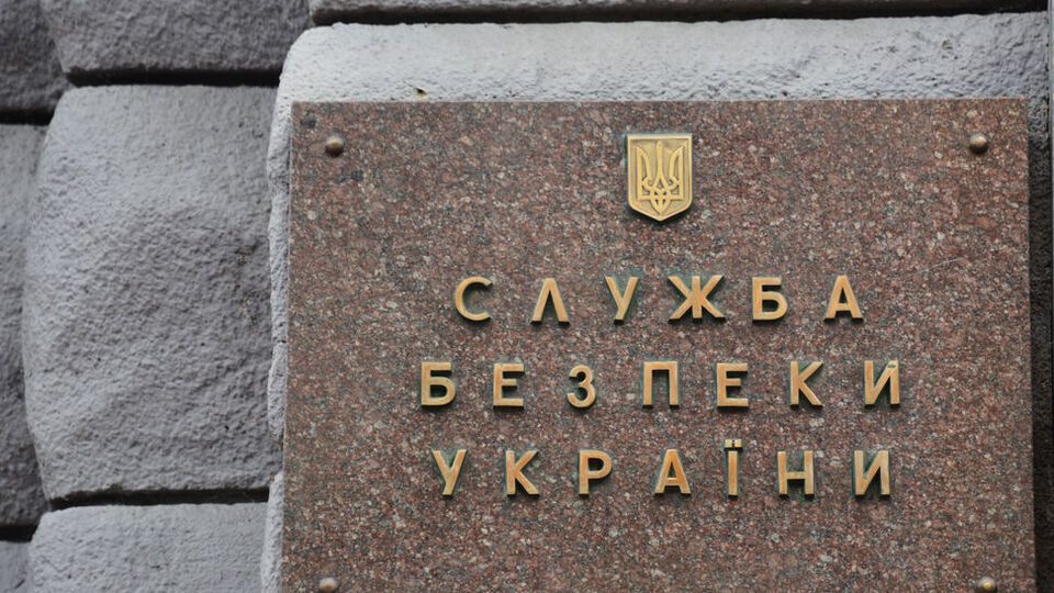 По данным СБУ, организатором ботофермы является россиянин, проживавший в Киеве и позиционировавший себя как "политический эксперт"