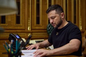 Зеленський розповів співрозмовнику про ситуацію на полі бою, зазначили в ОП