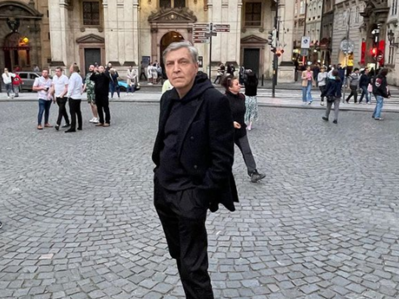 Пока не прибежала сиделка, Медведев раздерибанил Казахстан и утопил в крови Грузию. Позже в Кремле его выпороли за разглашение гостайны