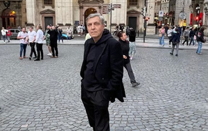 Пока не прибежала сиделка, Медведев раздерибанил Казахстан и утопил в крови Грузию. Позже в Кремле его выпороли за разглашение гостайны