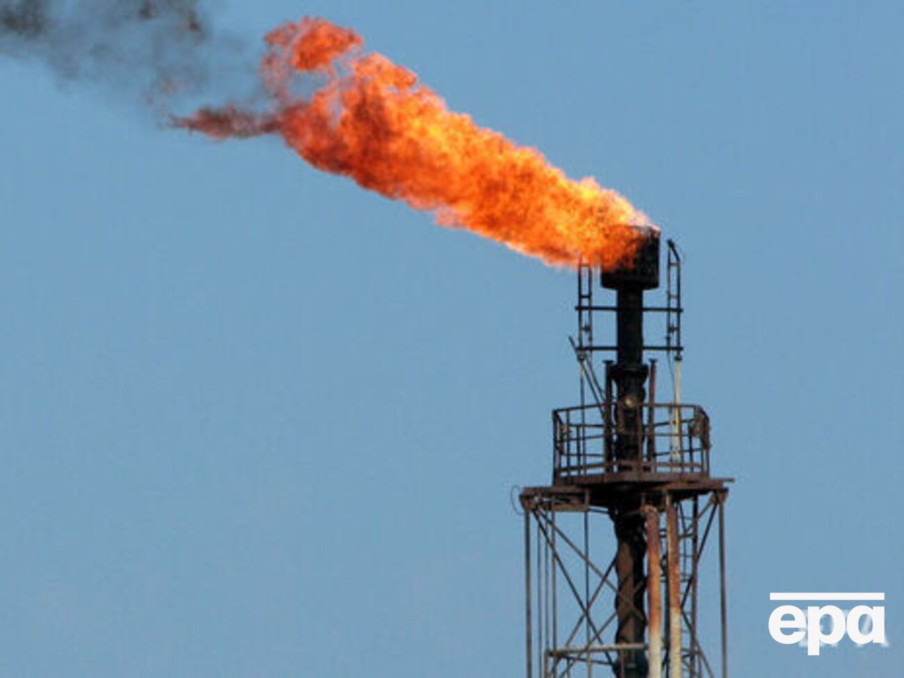 В начале июня министры стран ОПЕК вместе с группой других нефтяных стран, не входящих в картель (во главе с Россией), согласились быстрее восстановить добычу нефти, которая во время пандемии COVID-19 была значительно сокращена