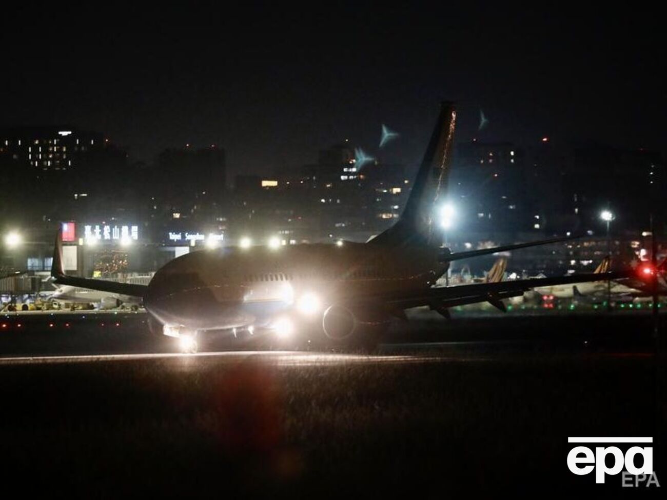 Борт, на котором находилась Пелоси, 2 августа приземлился в аэропорту Тайбэя