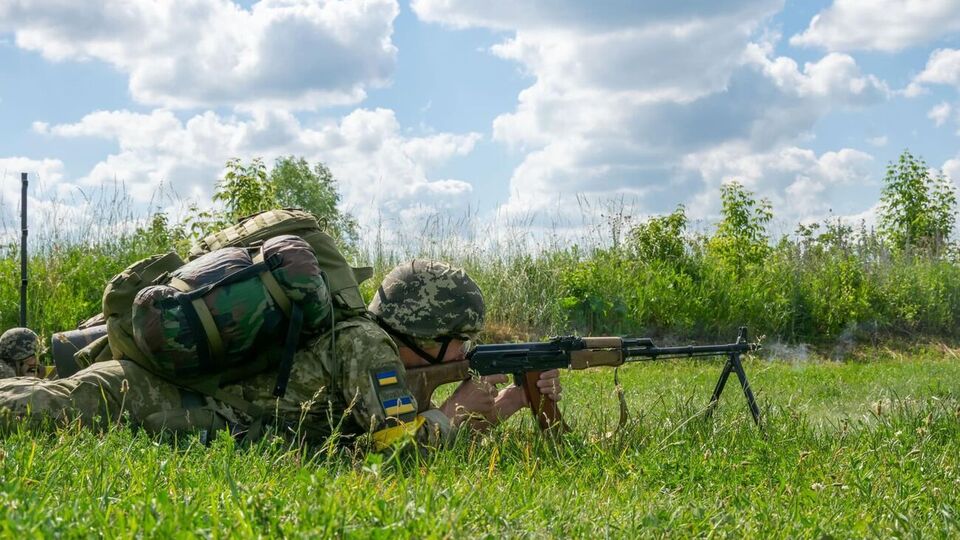 На початку квітня окупантів вигнали з північних областей України, бої тривають на сході та півдні країни