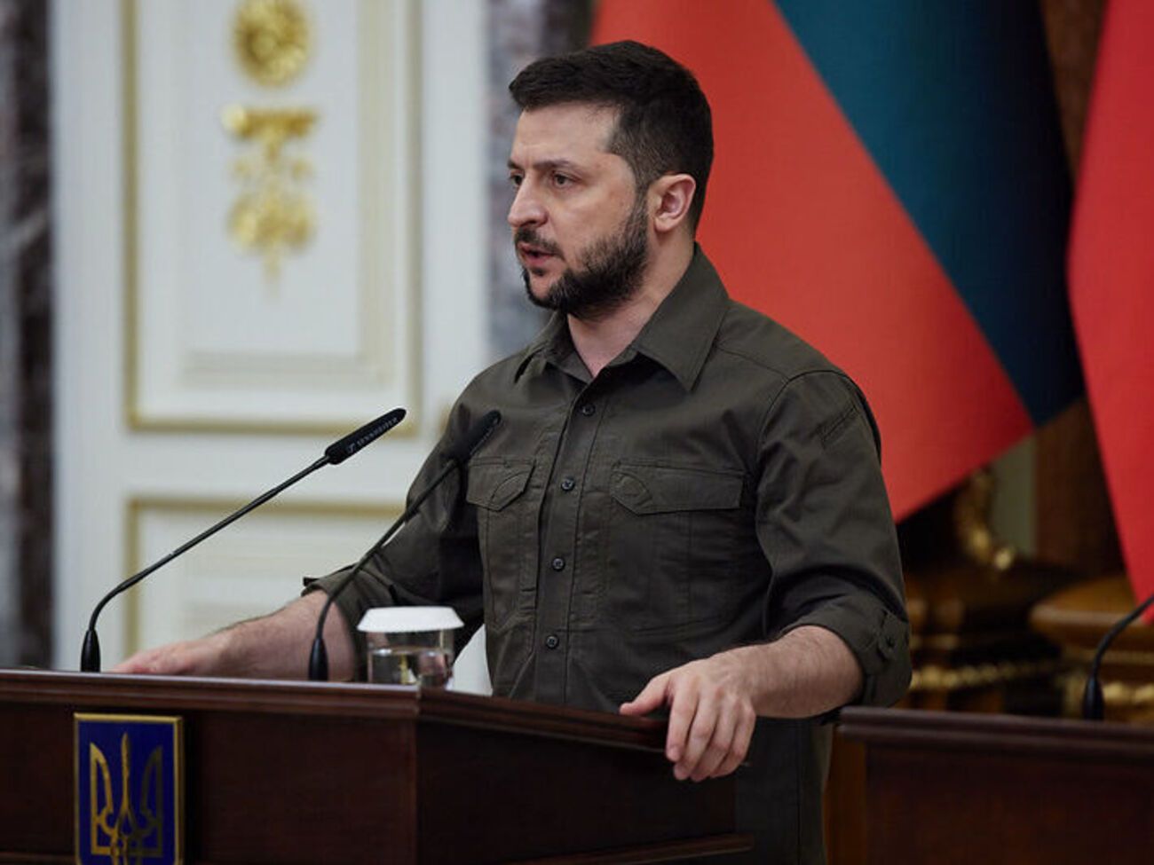 Зеленский:&nbsp;Каждый украинец должен быть всегда благодарен нашим воинам, которые защищают украинские позиции на Донбассе, несмотря на&nbsp;ощутимое огневое преимущество террористов