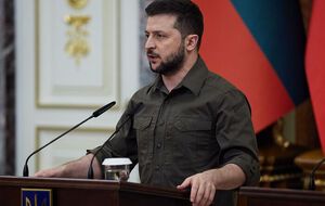 Зеленский: Каждый украинец должен быть всегда благодарен нашим воинам, которые защищают украинские позиции на Донбассе, несмотря на ощутимое огневое преимущество террористов