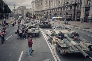 Разбитую российскую технику привезли на главную улицу Киева