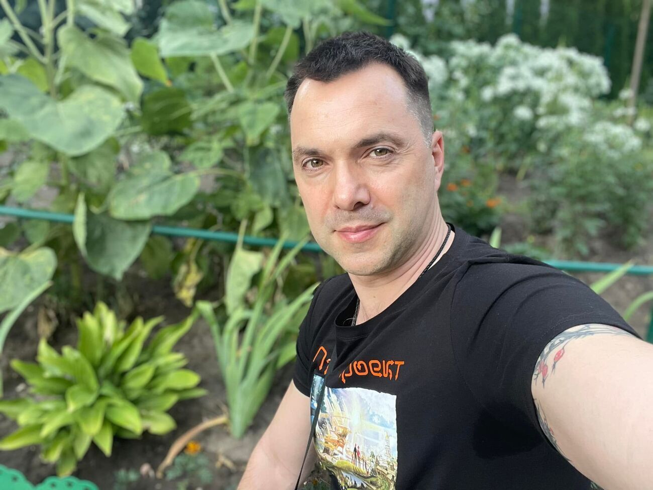 Арестович: Написав заяву в радники собачці Патрону