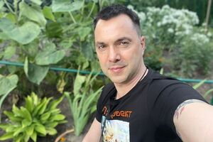 Арестович: Написав заяву в радники собачці Патрону