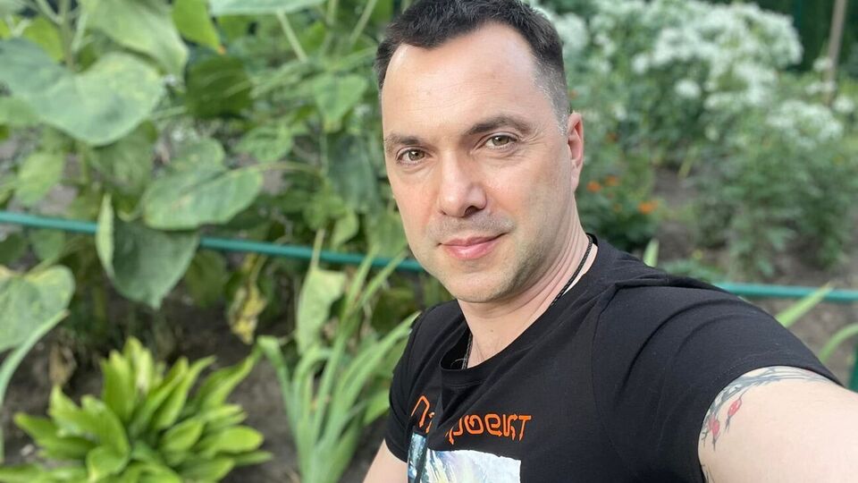 Арестович: Написал заявление в советники собачке Патрону