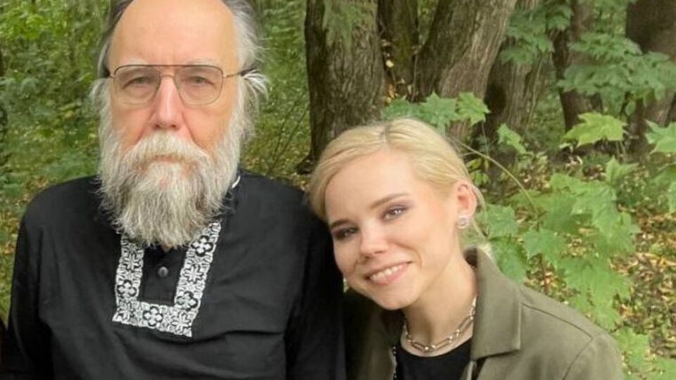 Дугін із дочкою. За деякими даними, він теж мав бути в автомобілі, що вибухнув