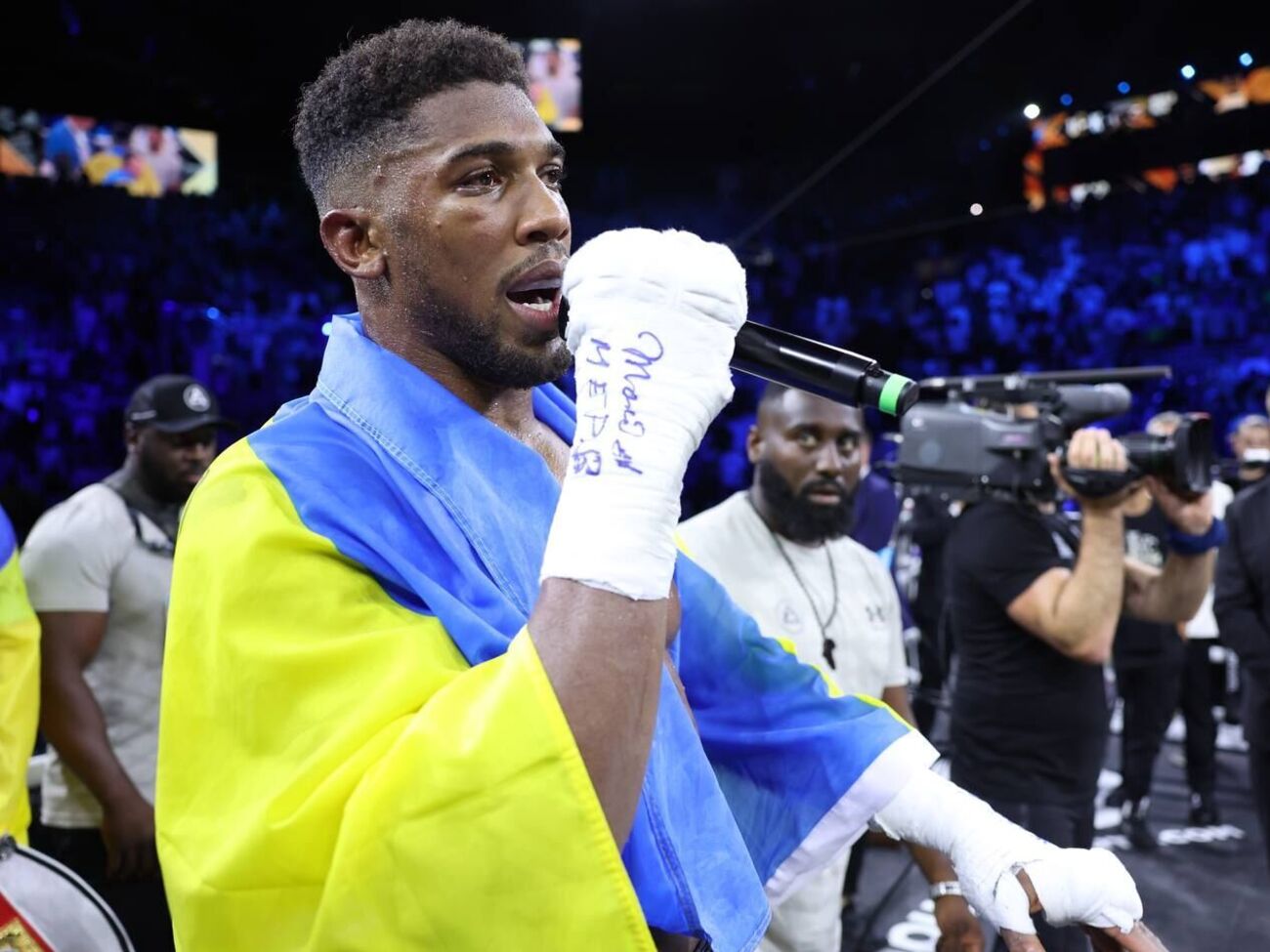 Джошуа был расстроен, но воздал Усику должное