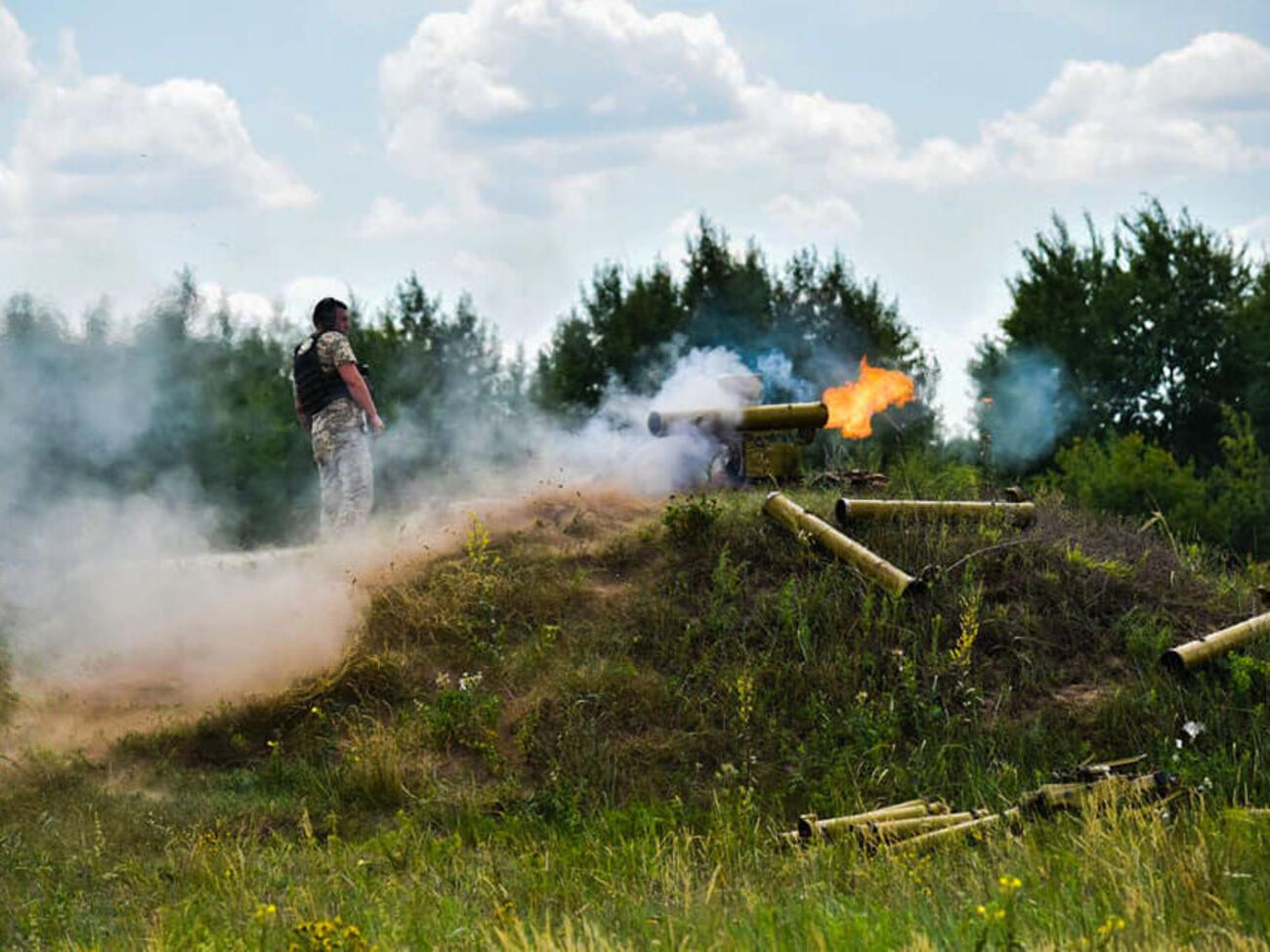 Украинские военные отбивают атаки врага на востоке