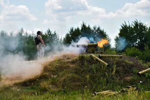 Українські військові відбивають атаки ворога на сході