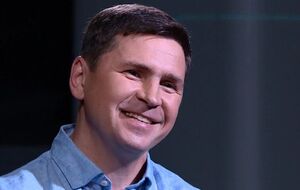 Подоляк: Надмірне вживання дешевого неліцензійного алкоголю в 40-градусну спеку разом із протермінованими сухпайками може призводити до непередбачуваних наслідків