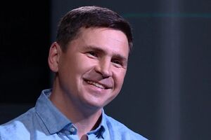 Подоляк: Надмірне вживання дешевого неліцензійного алкоголю в 40-градусну спеку разом із протермінованими сухпайками може призводити до непередбачуваних наслідків