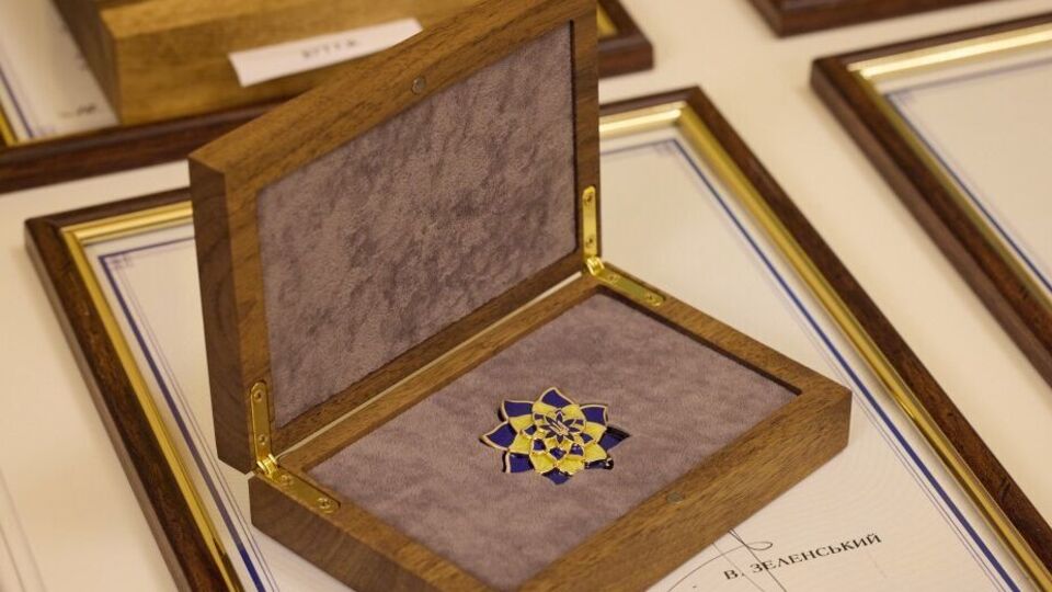 Награда "Национальная легенда Украины" была основана в 2021 году. Но теперь, отметил президент, ее смысл изменился