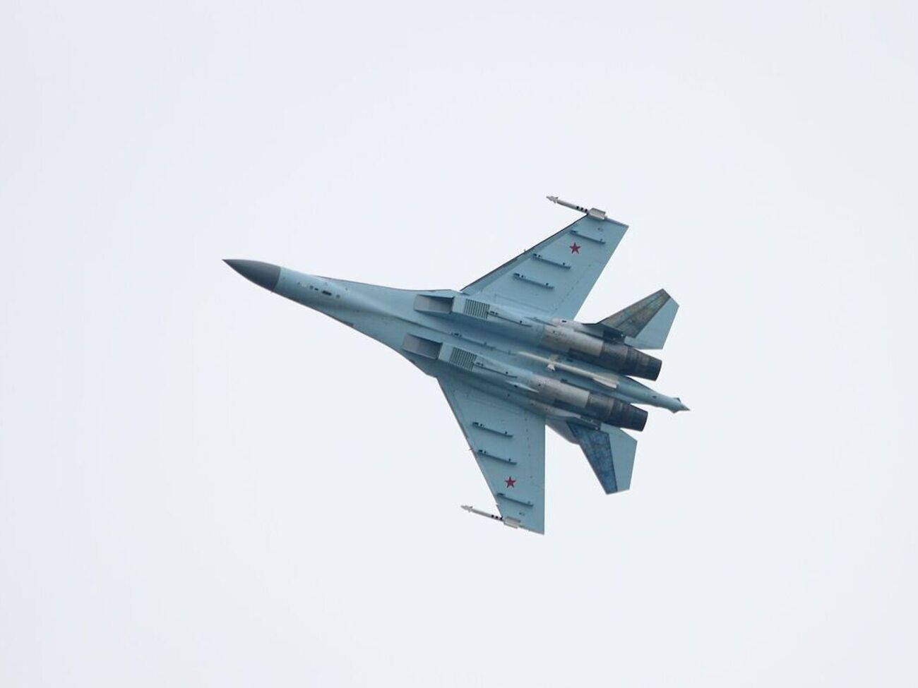 По данным военных, оккупанты выпустили ракету с истребителя Су-35