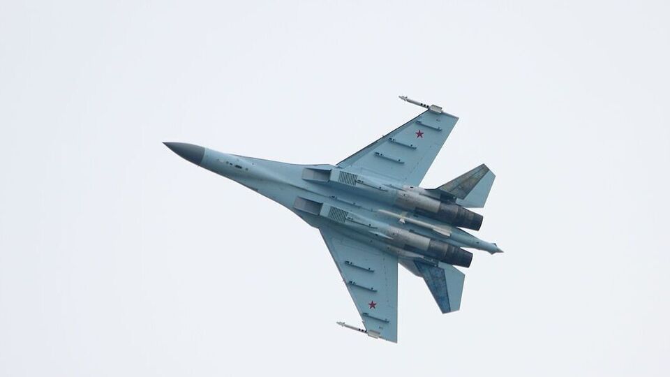 По данным военных, оккупанты выпустили ракету с истребителя Су-35
