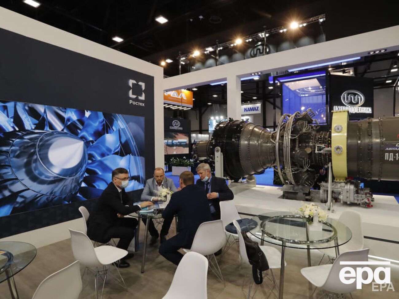 "Ростех" налічує понад 700 компаній, зокрема АвтоВАЗ, КамАЗ, "Вертолеты России", "Уралвагонзавод", "Росэлектроника" і концерн "Калашников"