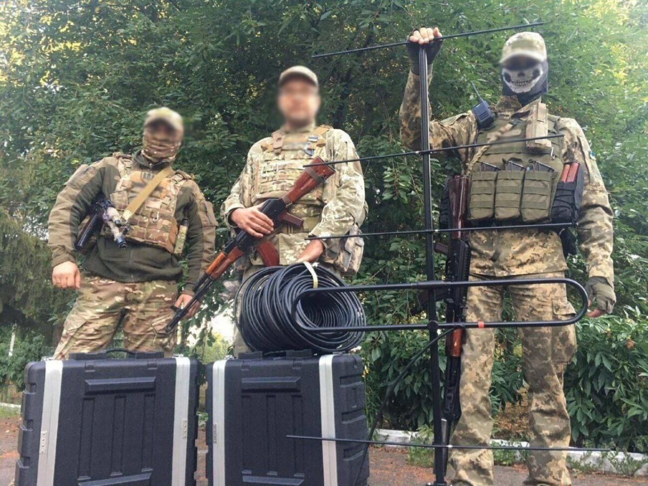 Додатково фонд передав спеціальні антени-павуки, які покращують зв'язок та нівелюють вплив на передавання даних рельєфу місцевості