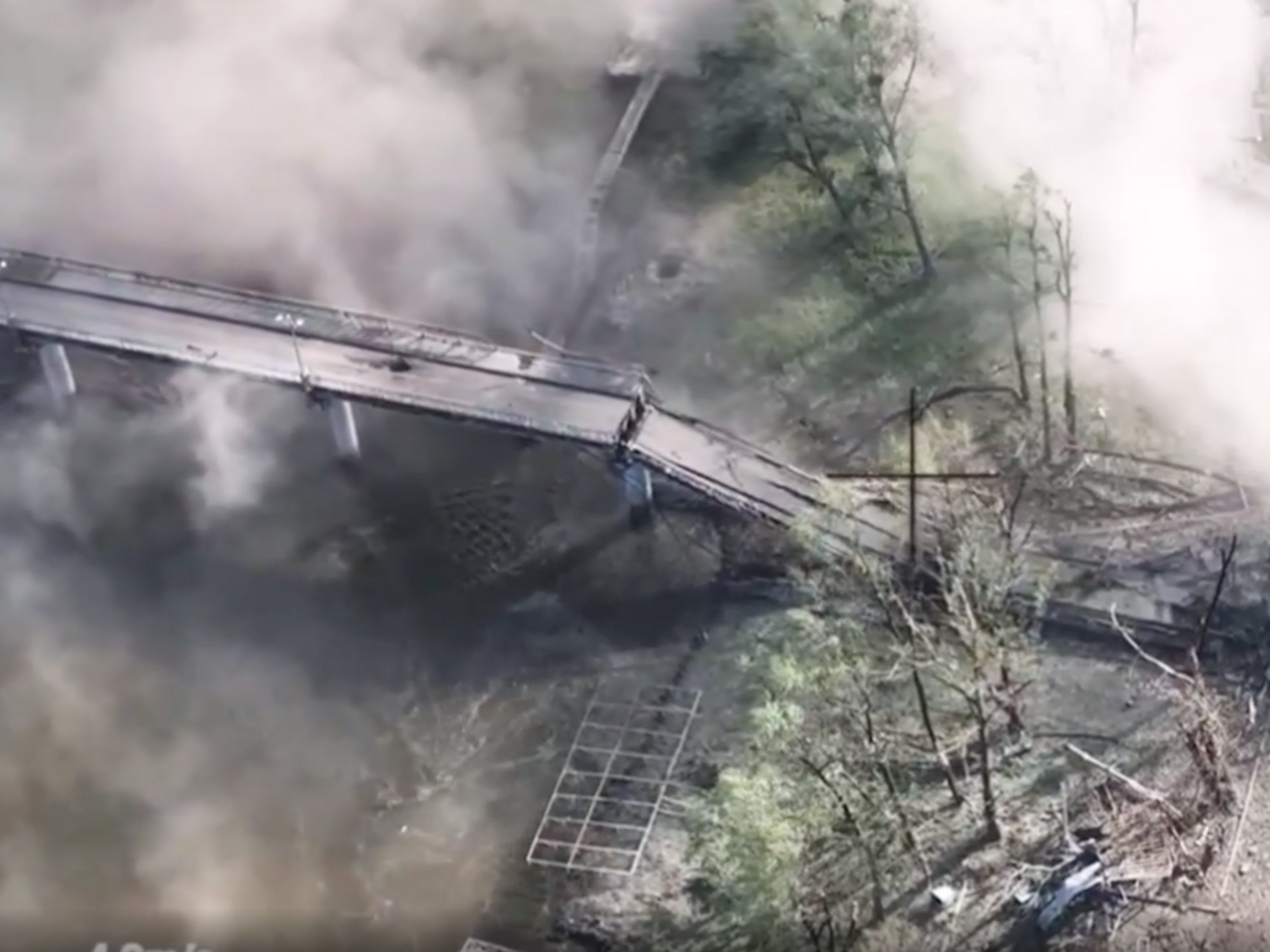 Стратком ЗСУ показав, як знищили міст у Донецькій області