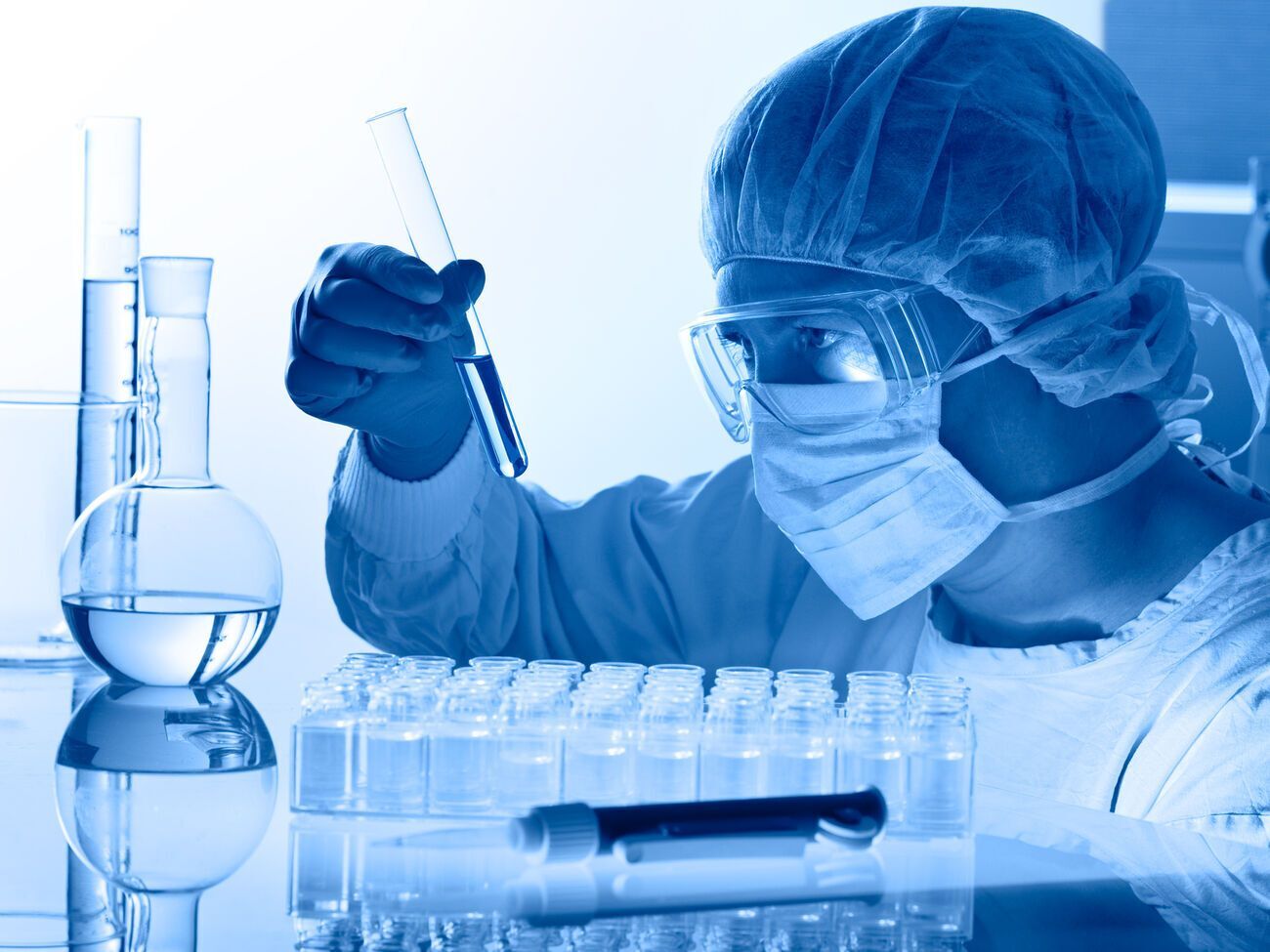 В украинском Минздраве в очередной раз опровергли живучий, как вирус, российский фейк о "биолабораториях НАТО в Украине"