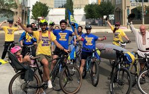 В Эдмонде провели велопробег и шествие по центральным улицам Эдмонтона ко Дню Независимости Украины