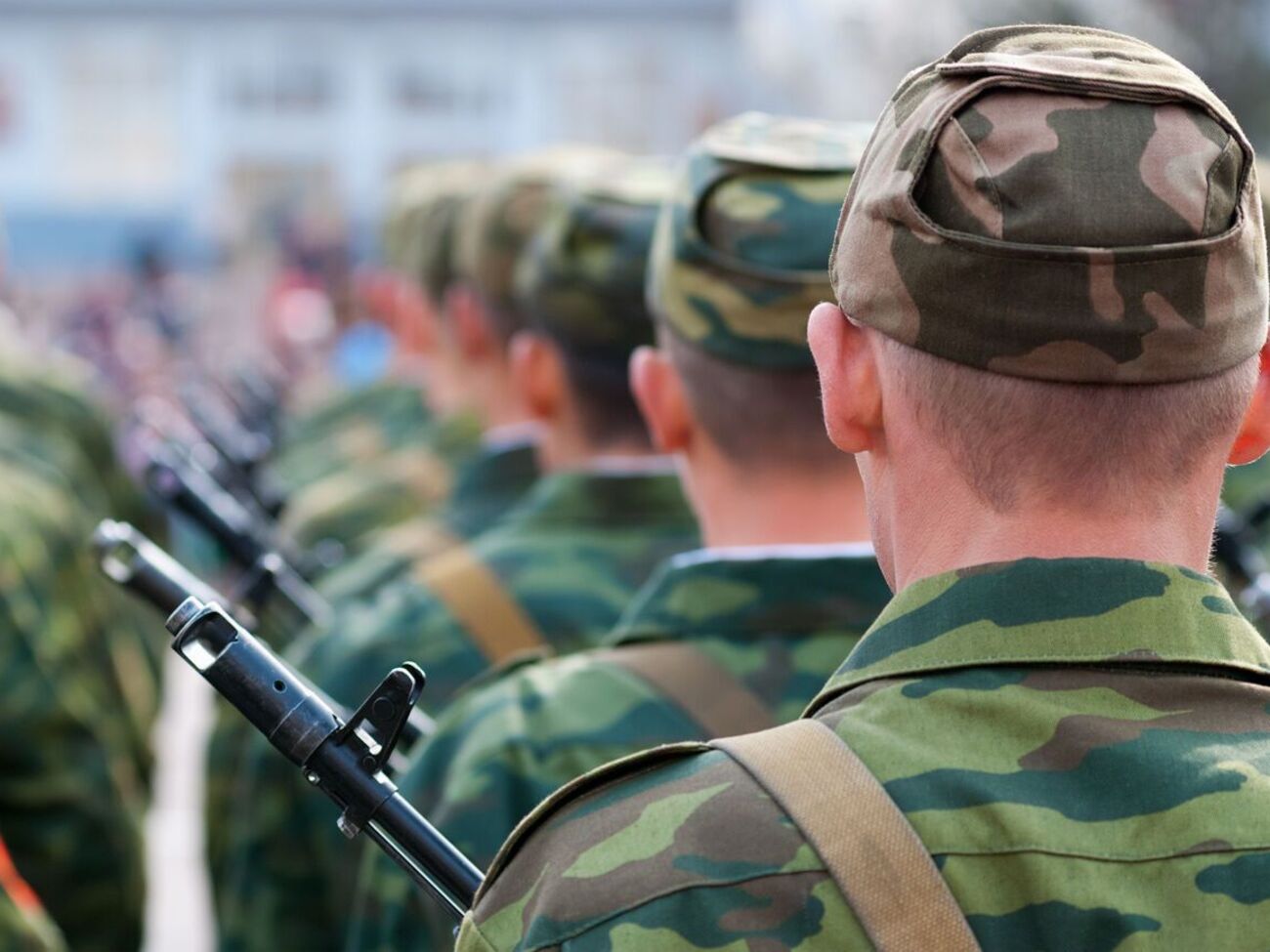 Окупанти масово пишуть заяви про звільнення, свідчить перехоплення розмови, яке опублікувало ГУР